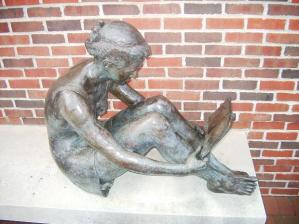 statue reading